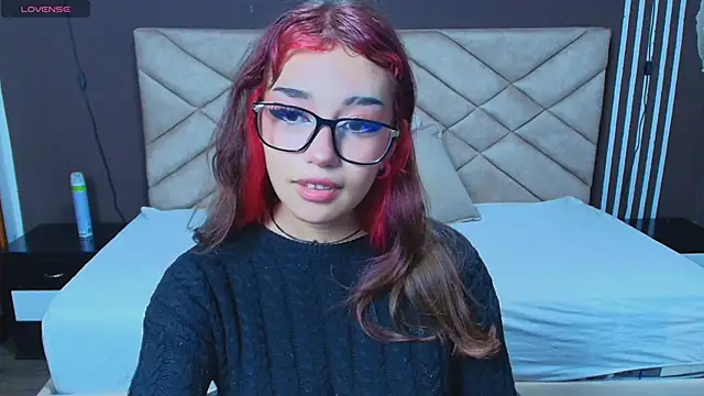 Laracooper  online show from 11-17-25, 06:03