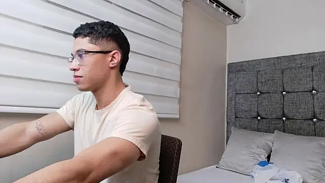 Chrix Velez online show from 11-17-25, 07:41