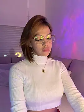 Snapshot of dolceragazza_15 chatting on 12-20-25, 10:39 dolceragazza 15 online show from 12-20-25, 10:39