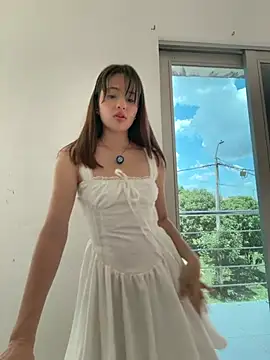 Snapshot of ginny_ross chatting on 04-19-26, 04:17 ginny ross online show from 04-19-26, 04:17
