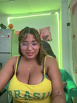 Snapshot of morena-2025 chatting on 06-27-26, 03:11 morena-2025 online show from 06-27-26, 03:11
