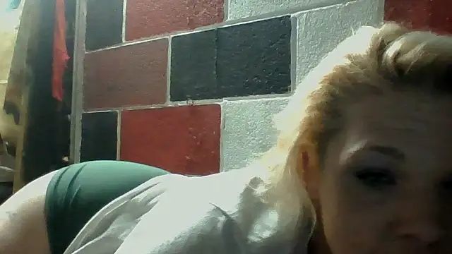 Snapshot of 1anOnlyHoTTLuLu chatting on 11-16-25, 07:58 1anOnlyHoTTLuLu online show from 11-16-25, 07:58