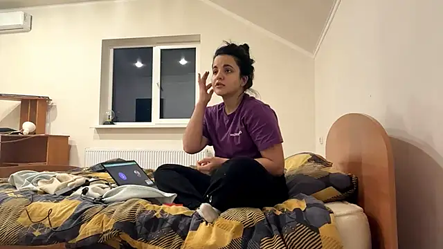 Snapshot of ArielleLeitao chatting on 11-17-25, 02:34 ArielleLeitao online show from 11-17-25, 02:34