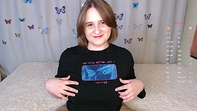 Snapshot of LightNea chatting on 11-17-25, 01:06 LightNea online show from 11-17-25, 01:06