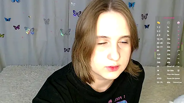 Snapshot of LightNea chatting on 11-20-25, 02:06 LightNea online show from 11-20-25, 02:06