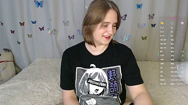 Snapshot of LightNea chatting on 11-21-25, 01:32 LightNea online show from 11-21-25, 01:32