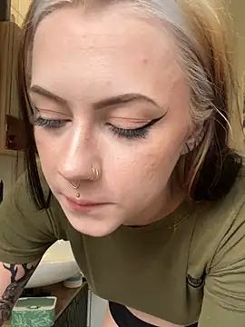 Snapshot of mysami420 chatting on 06-04-26, 03:40 mysami420 online show from 06-04-26, 03:40
