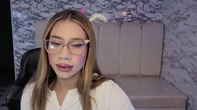 Evy Luxx v online show from 01-06-26, 04:05