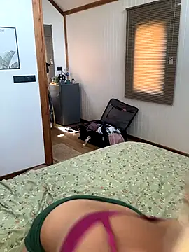 peachcindyy online show from 12-18-25, 05:57