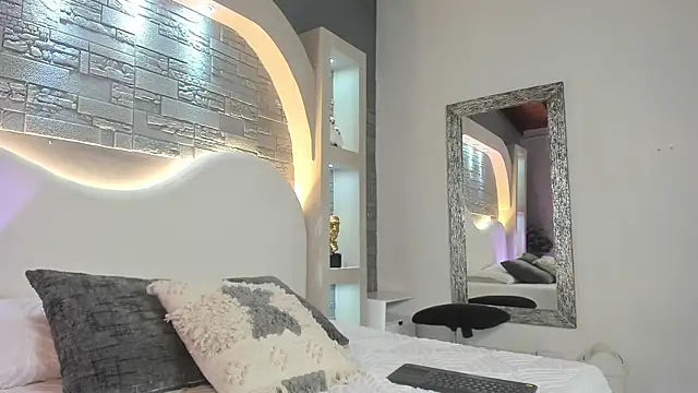 Valentino moretti online show from 01-08-26, 01:13