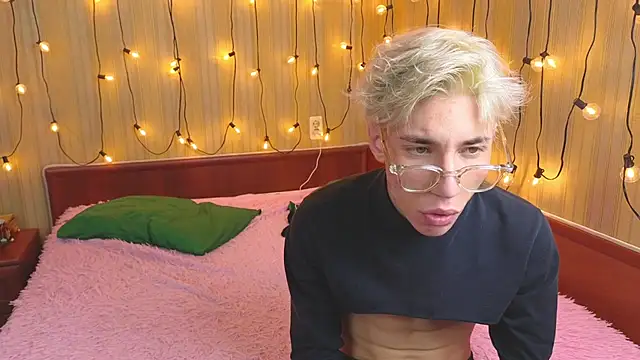 Snapshot of Adrian_Collinss chatting on 11-14-25, 07:45 Adrian Collinss online show from 11-14-25, 07:45