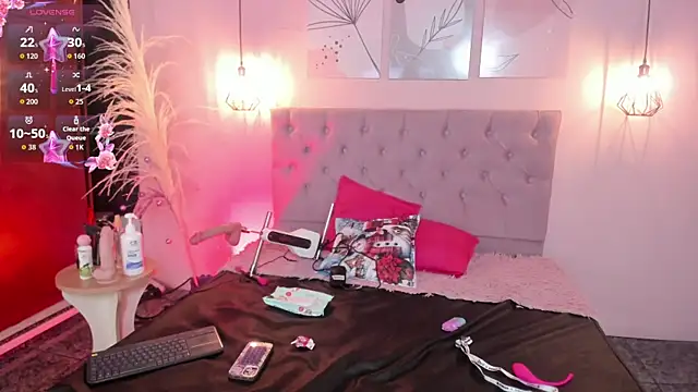 Snapshot of Celestehonney chatting on 12-16-25, 03:06 Celestehonney online show from 12-16-25, 03:06