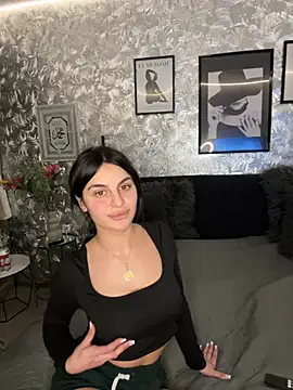 DeineJulia online show from 11-24-25, 11:26