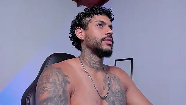 LuigiVitale 1 online show from 03-18-26, 01:09