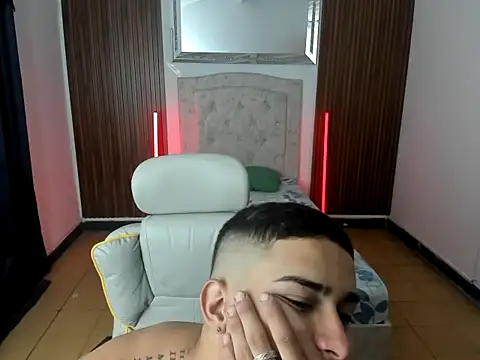 Snapshot of pablo_prada chatting on 11-17-25, 07:30 pablo prada online show from 11-17-25, 07:30