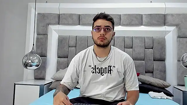 Ethan Greys online show from 11-25-25, 04:01