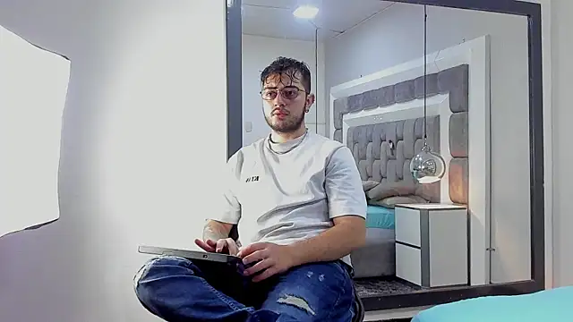 Ethan Greys online show from 11-27-25, 04:03