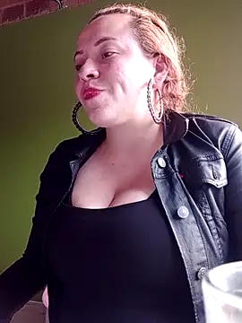 Snapshot of Rouse_hot_ chatting on 02-15-26, 09:00 Rouse hot online show from 02-15-26, 09:00