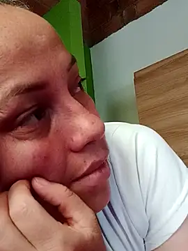 Snapshot of Rouse_hot_ chatting on 02-25-26, 08:51 Rouse hot online show from 02-25-26, 08:51