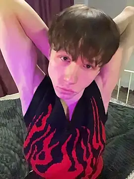 Slay-cute-boy online show from 11-14-25, 04:11