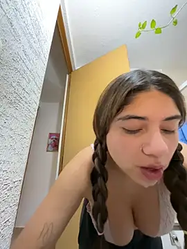 Snapshot of Monica17 chatting on 05-15-26, 03:24 Monica17 online show from 05-15-26, 03:24