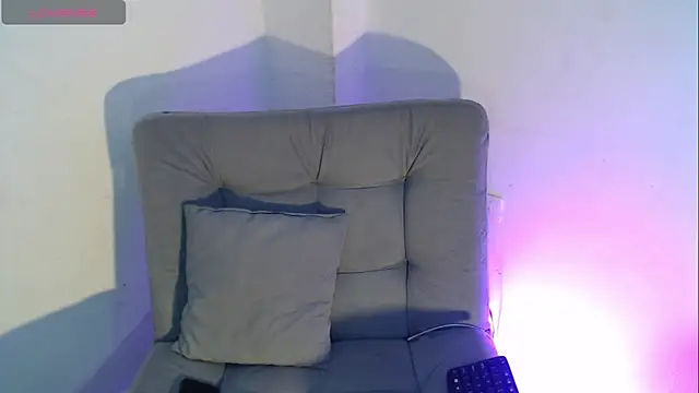 Isabella Hillss online show from 12-20-25, 03:02