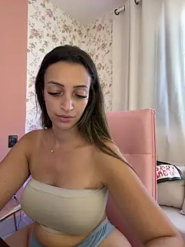 Snapshot of BelleRune chatting on 02-15-26, 03:42 BelleRune online show from 02-15-26, 03:42