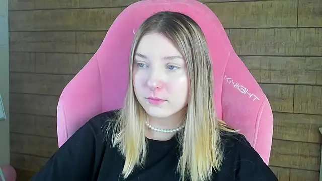 TinnaBurton online show from 05-21-26, 04:25