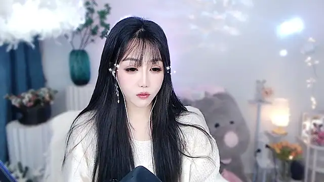 Laura 520 online show from 11-29-25, 05:54