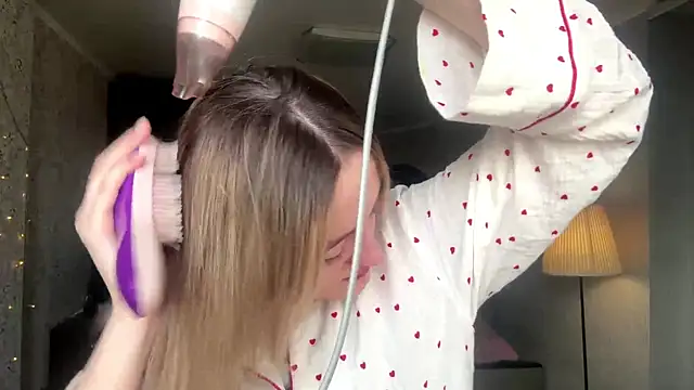 Emily lyy online show from 11-24-25, 09:42