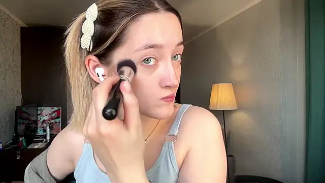 Emily lyy online show from 11-25-25, 10:15