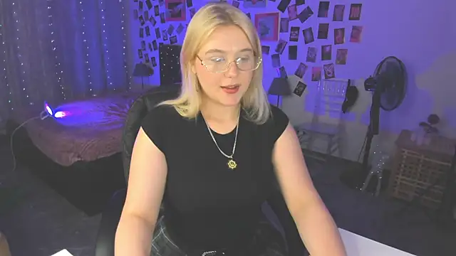 Snapshot of LouiseMous chatting on 07-07-26, 03:16 LouiseMous online show from 07-07-26, 03:16