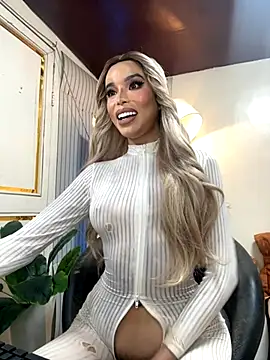 Snapshot of _SandraHornball_ chatting on 11-26-25, 10:22 SandraHornball online show from 11-26-25, 10:22