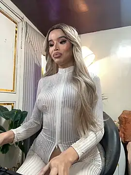 Snapshot of _SandraHornball_ chatting on 11-30-25, 02:59 SandraHornball online show from 11-30-25, 02:59