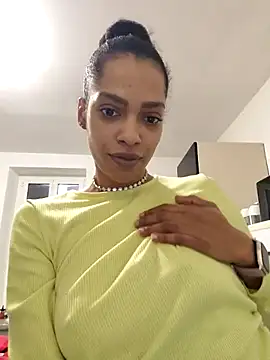 Snapshot of chanell95 chatting on 11-14-25, 02:05 chanell95 online show from 11-14-25, 02:05