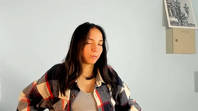 Snapshot of MildredCajigas chatting on 11-17-25, 08:31 MildredCajigas online show from 11-17-25, 08:31