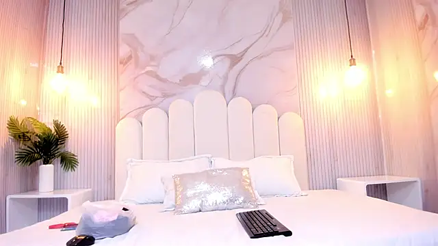 Snapshot of arietta_skinny chatting on 02-04-26, 11:38 arietta skinny online show from 02-04-26, 11:38