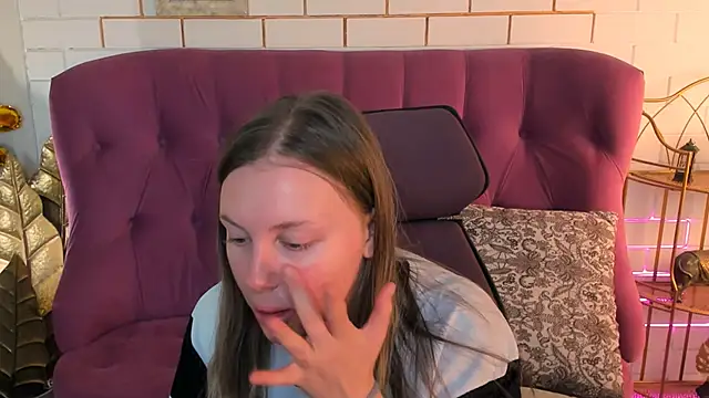 SandraLindsey online show from 11-29-25, 01:25