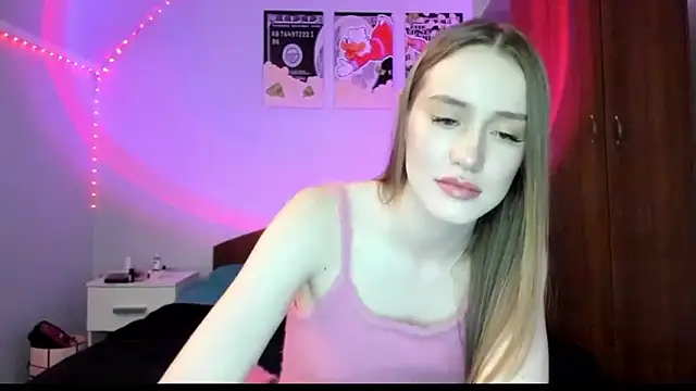 Snapshot of tinyglow chatting on 02-03-26, 07:02 tinyglow online show from 02-03-26, 07:02