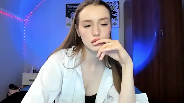 Snapshot of tinyglow chatting on 02-05-26, 07:51 tinyglow online show from 02-05-26, 07:51