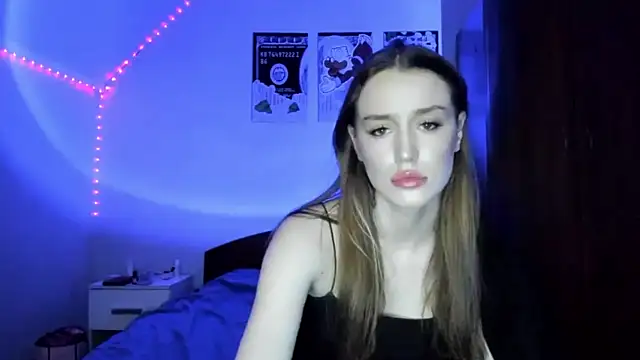 Snapshot of tinyglow chatting on 02-14-26, 10:06 tinyglow online show from 02-14-26, 10:06