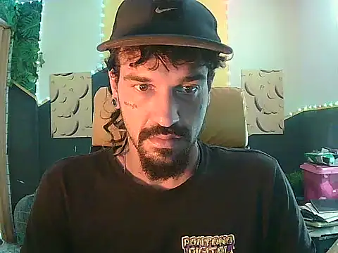 Snapshot of xxxbananaboy chatting on 11-14-25, 05:00 xxxbananaboy online show from 11-14-25, 05:00