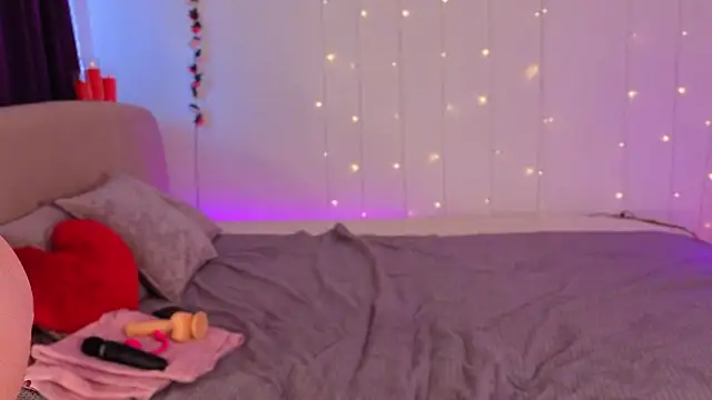 Snapshot of GiannaSky chatting on 02-27-26, 08:03 GiannaSky online show from 02-27-26, 08:03