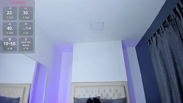 Snapshot of violeta_santanna chatting on 12-15-25, 07:40 violeta santanna online show from 12-15-25, 07:40