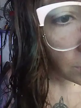 Snapshot of Melinerd chatting on 07-16-26, 06:03 Melinerd online show from 07-16-26, 06:03