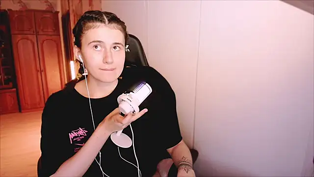 KristinaScott online show from 02-13-26, 03:52