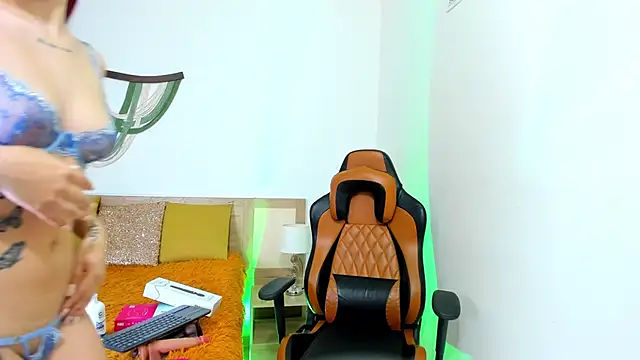 Snapshot of Emily_Frostt chatting on 03-06-26, 12:23 Emily Frostt online show from 03-06-26, 12:23