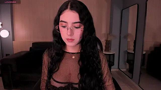 Snapshot of HaileyRoss_ chatting on 06-19-26, 02:38 HaileyRoss online show from 06-19-26, 02:38