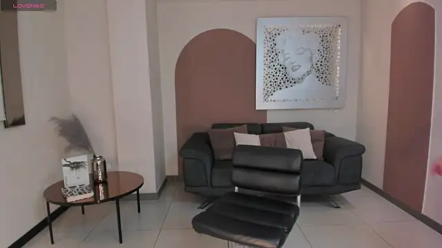 Snapshot of ZaraKafruni chatting on 05-14-26, 08:15 ZaraKafruni online show from 05-14-26, 08:15