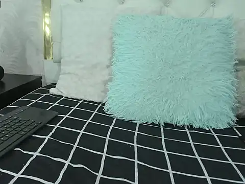 noa-camila online show from 11-28-25, 12:30